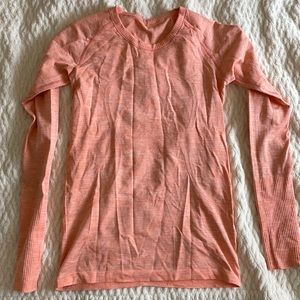 Swift’s long sleeve lululemon